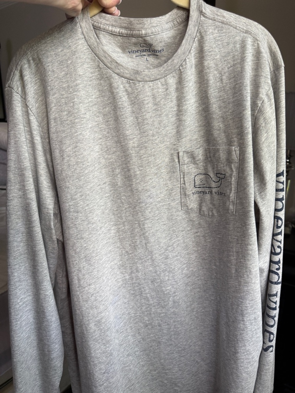 Vineyard Vines Men's Long-Sleeve Pocket Tee in Heather gray Sz. L